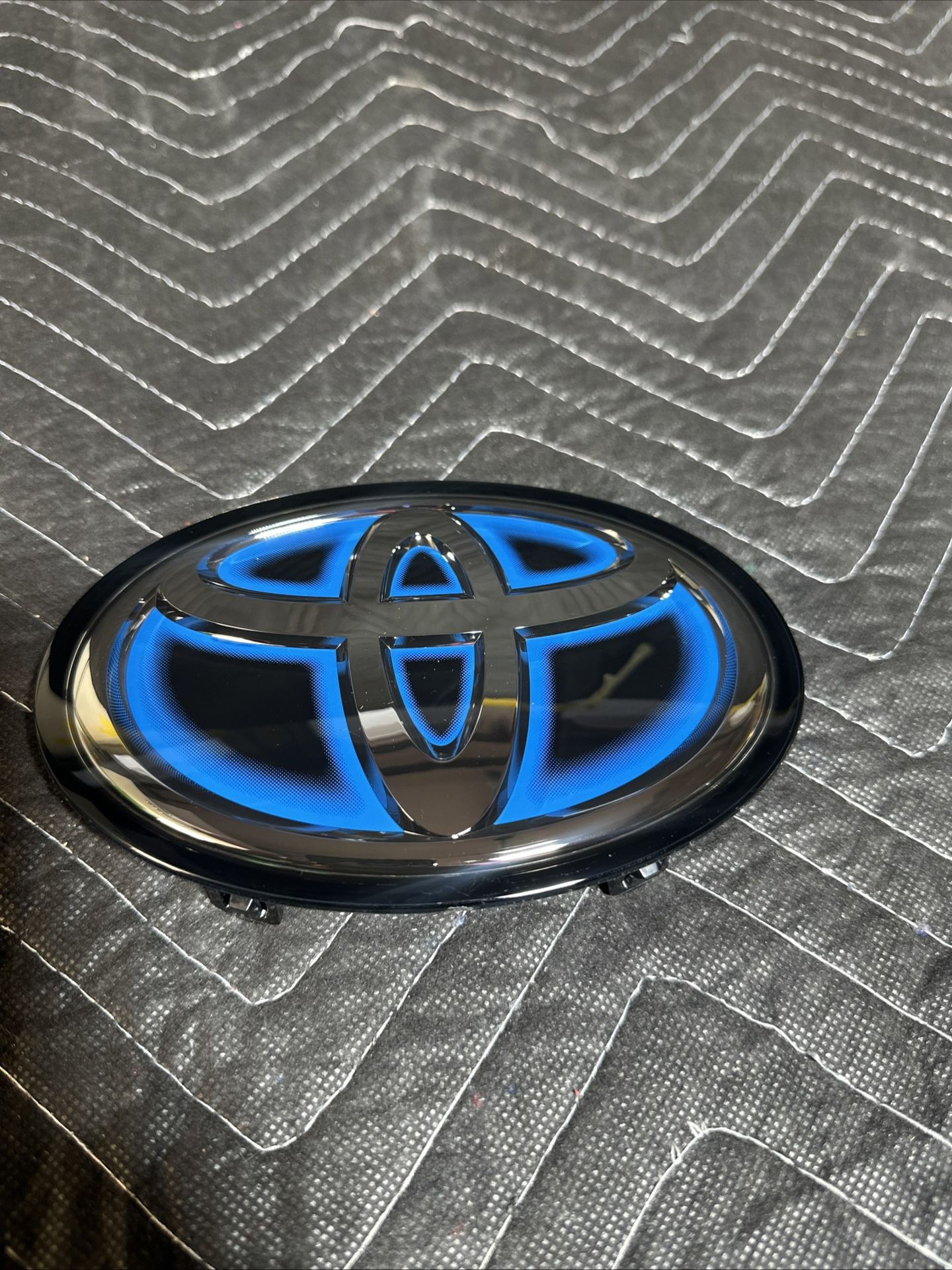π₯2016-2022 Toyota Prius Front Grille Logo (Radar Compatible) 53141-47031/42021
