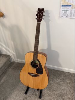 Yamaha acoustic guitar fg800