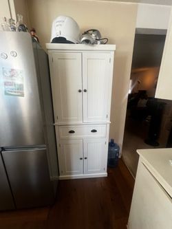 Traditional Freestanding Kitchen Pantry