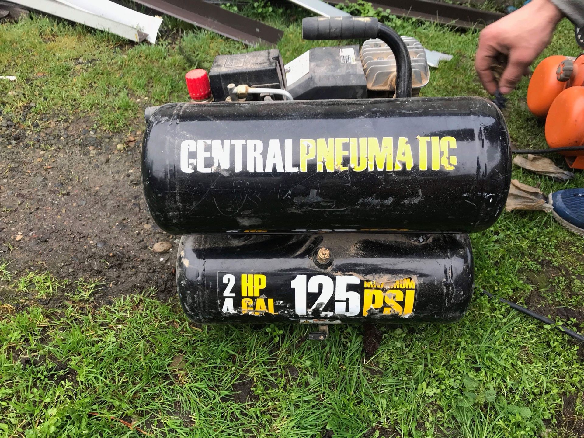 4gallon 2hp air compressor (central pneumatic)