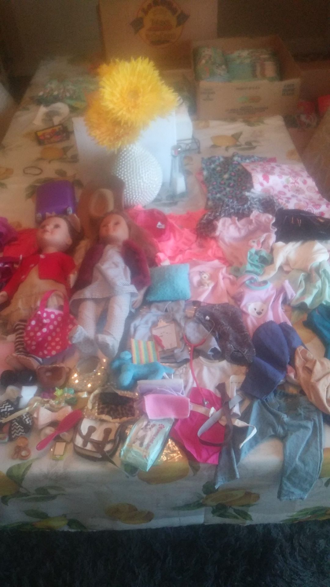 American girl dolls with a ton if accesorys