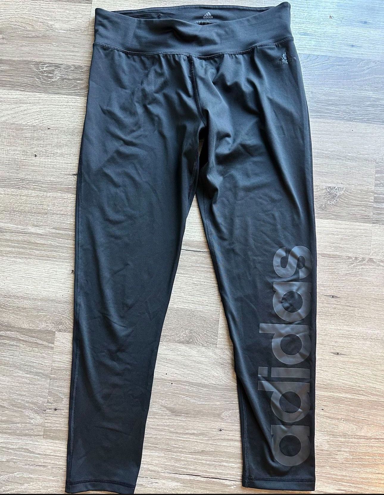 Adidas Women’s Leggings! (Size L)