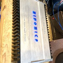 HIFONICS 1700 Watts One Channel Amplifier