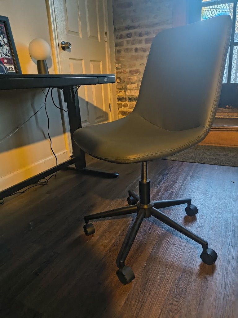 POWER SIT AND STAND DESK & LEATHER CHAIR 