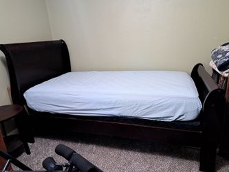 Sleigh bed twin
