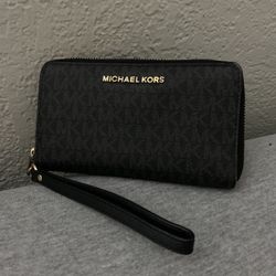 Michael Kors 35F8STVW9B Women's Jet Set Travel Multifunction Phone Wallet
