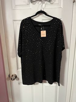 Women’s Top Size 22 / 24 V-Neck Sequin Textured Shirt.  Background Black.  Material 94% Polyester and 6% Spandex.  Brand Bloomchic.  Brand new with ta