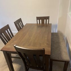 Dining Table Set – 6 Pieces – $ 320 (Price is negotiable)