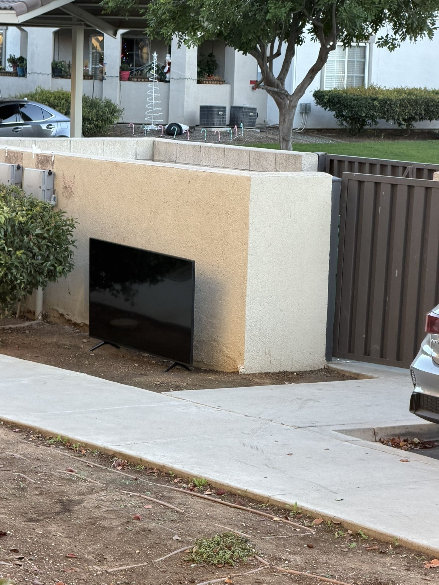 Free Tv, Works But Broken Screen