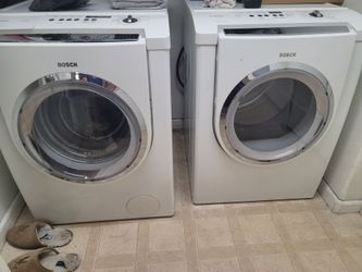 Bosch Front-Load Washer and Dryer Set