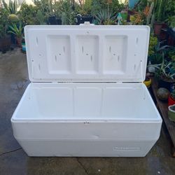 100qt Rubbermaid Cooler