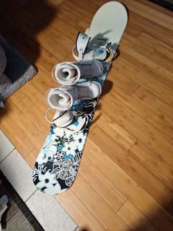 156cm Roxy Snowboard boa boots size 8
