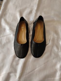 Women black shoes