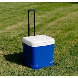 IGLOO Ice Cube Wheeled Roller Cooler