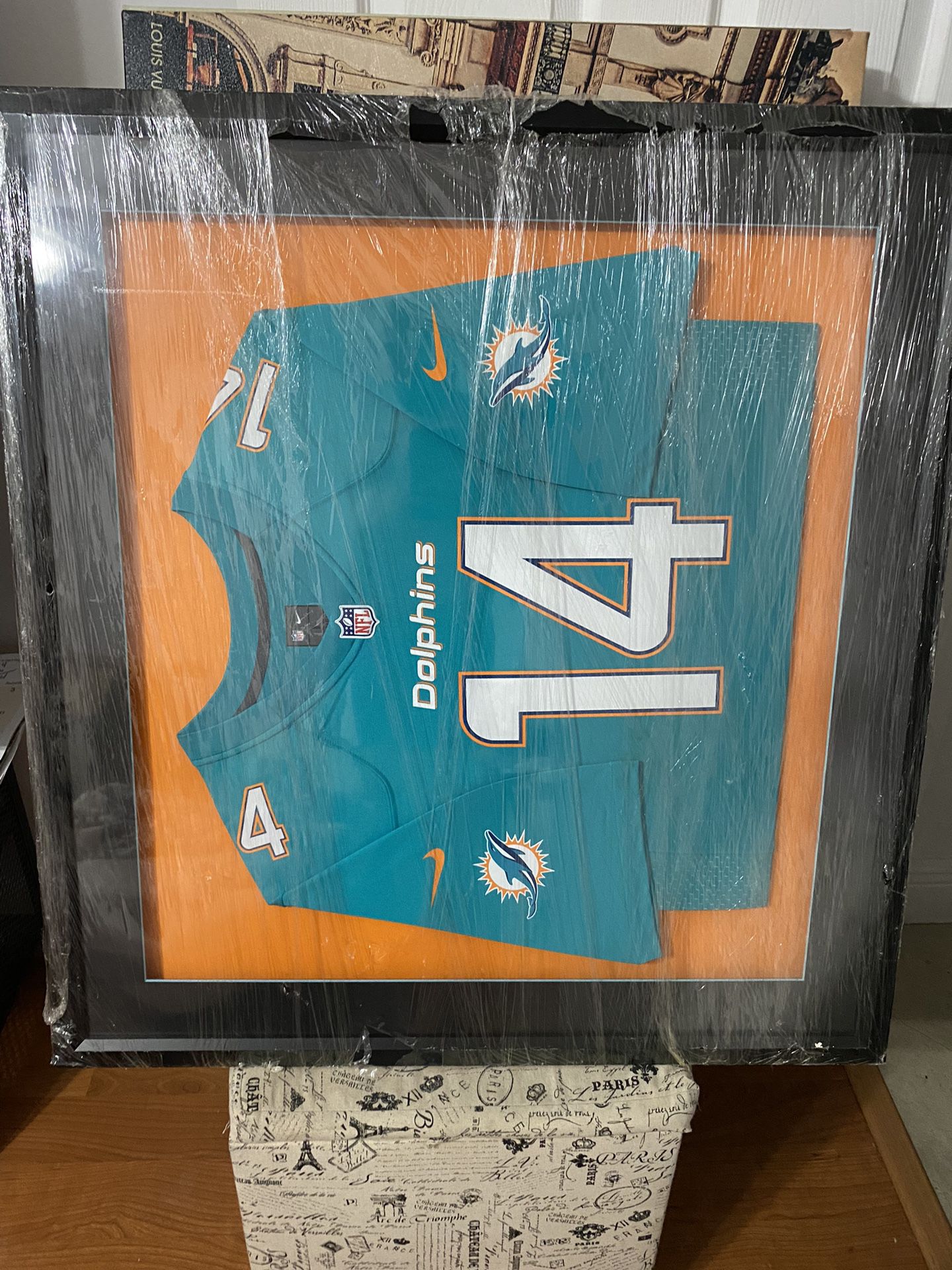 Miami Dolphins Frame Jersey for Sale in Medley, FL - OfferUp