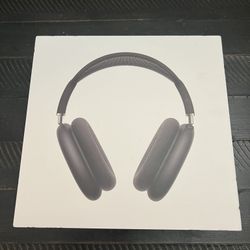 AirPods Max’s USB-C midnight 