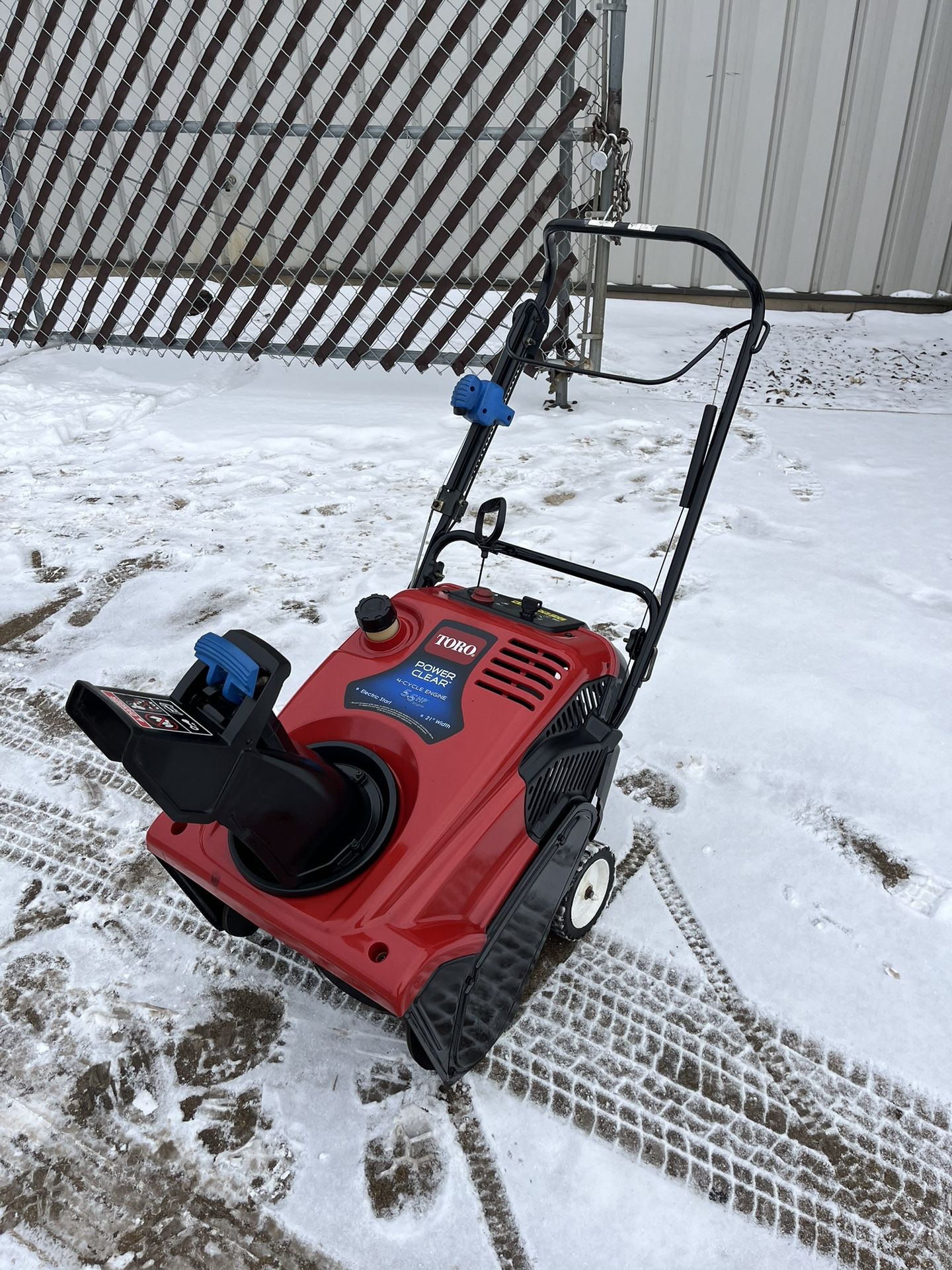 For sale a power clear toro snow blower. 21 inch wide,5.5hp 4cycle motor,electric start. Cash only. It is in good working condition.