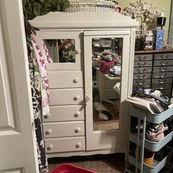 Vintage Amoire In Excellent Condition 
