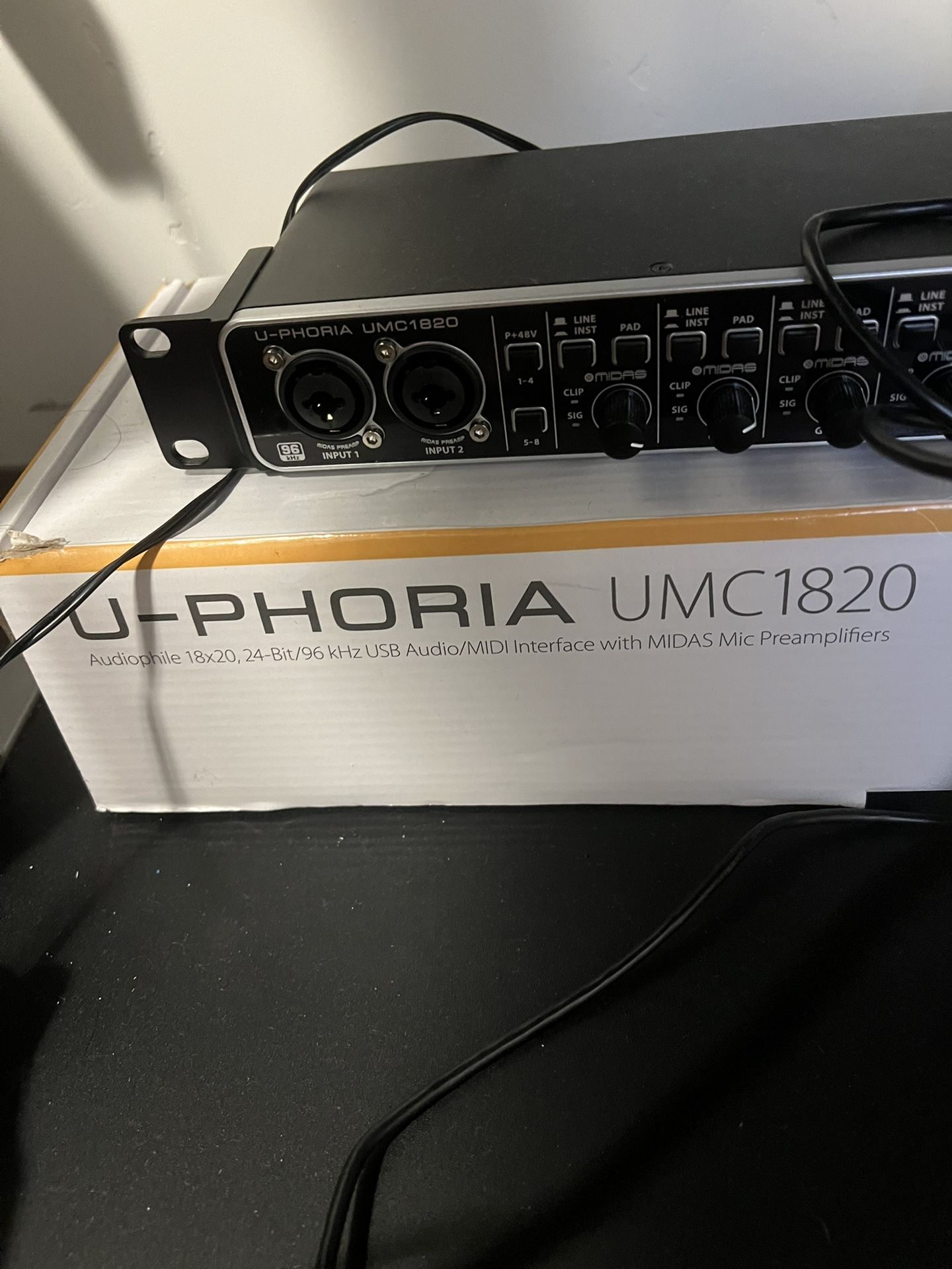 Beringer U-Phoria UMC1820