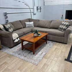 Raymour & Flanigan Kipling Sectional Sofa