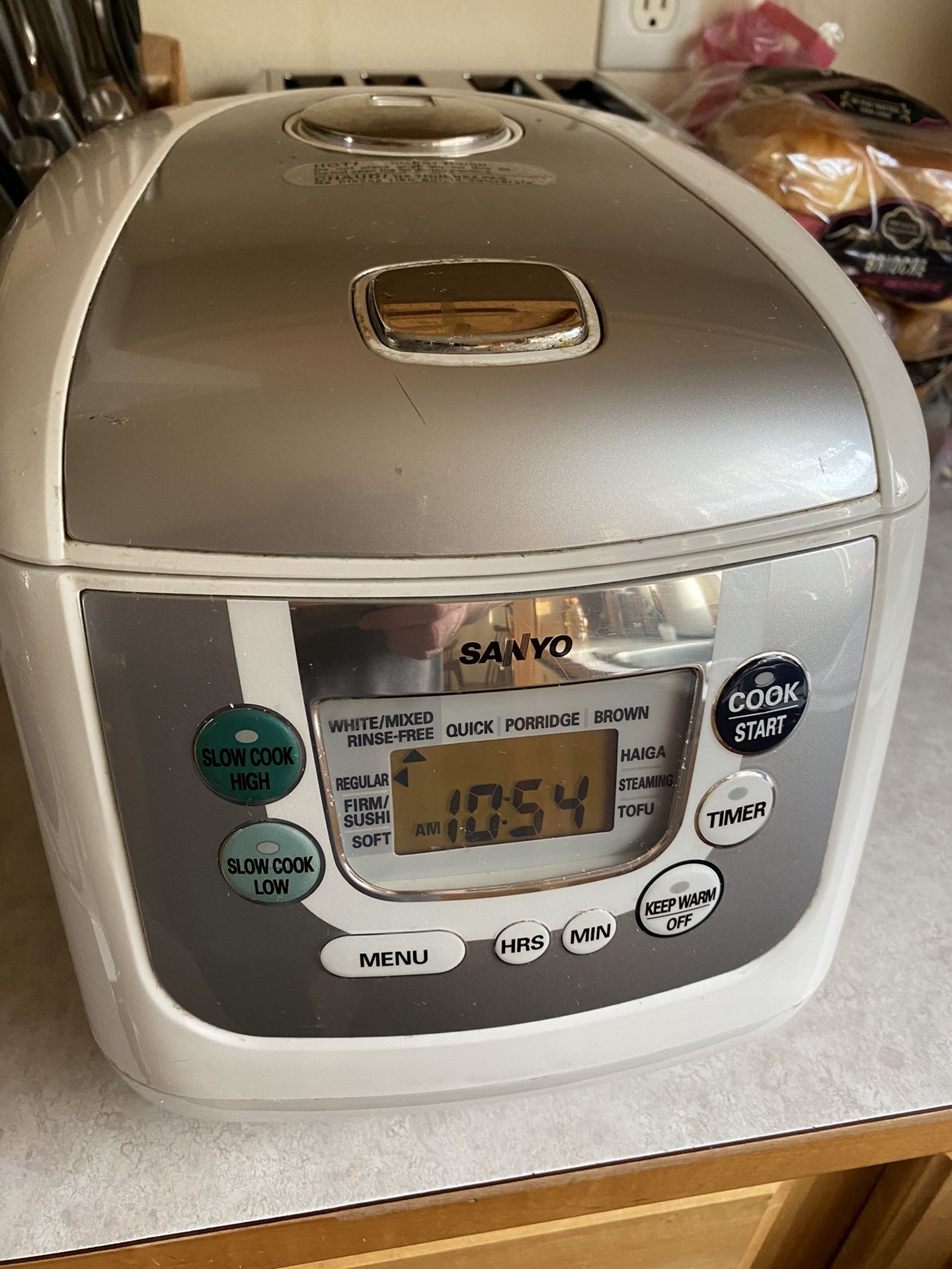 Sanyo ECJ-HC100S 10-Cup (Uncooked) Micro-Computerized Rice Cooker and Slow Cooker