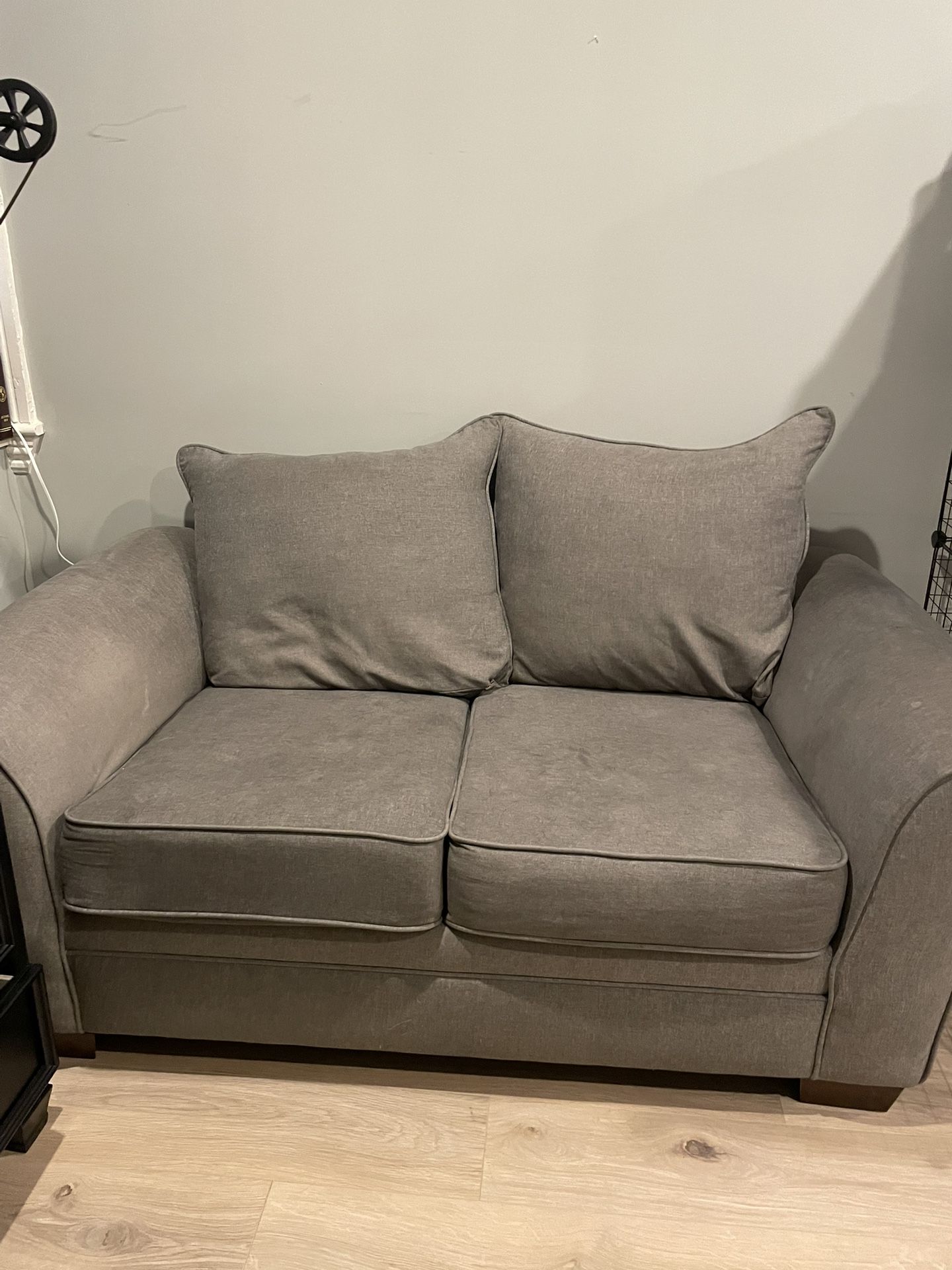 Loveseat 