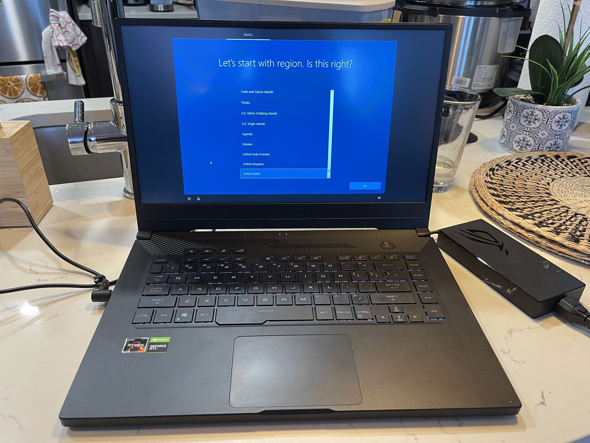 Gaming Laptop - Asus ROG Ryzen 7 w Nvidia Geforce 1660 Ti