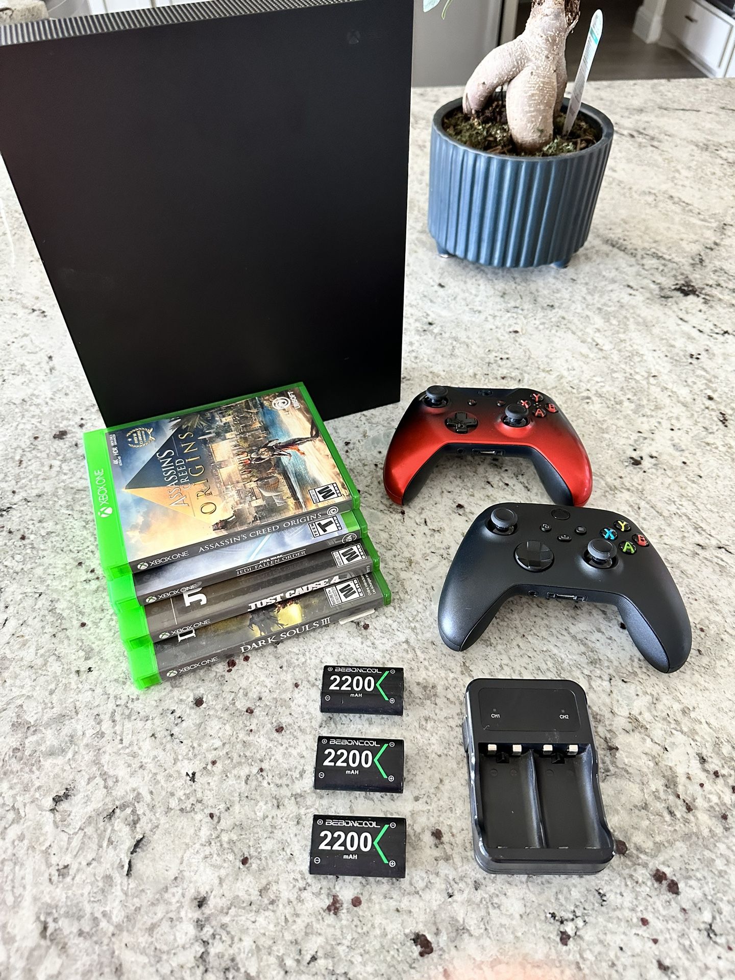 XBOX ONE X 1TB W/PRO CONTROLLER 4 GAMES