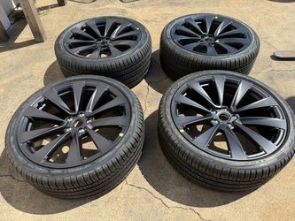 OEM 2025 Tesla Model X Plaid Wheels 265/35/22 & 285/35/22 Pirelli AS Tires NO CAP