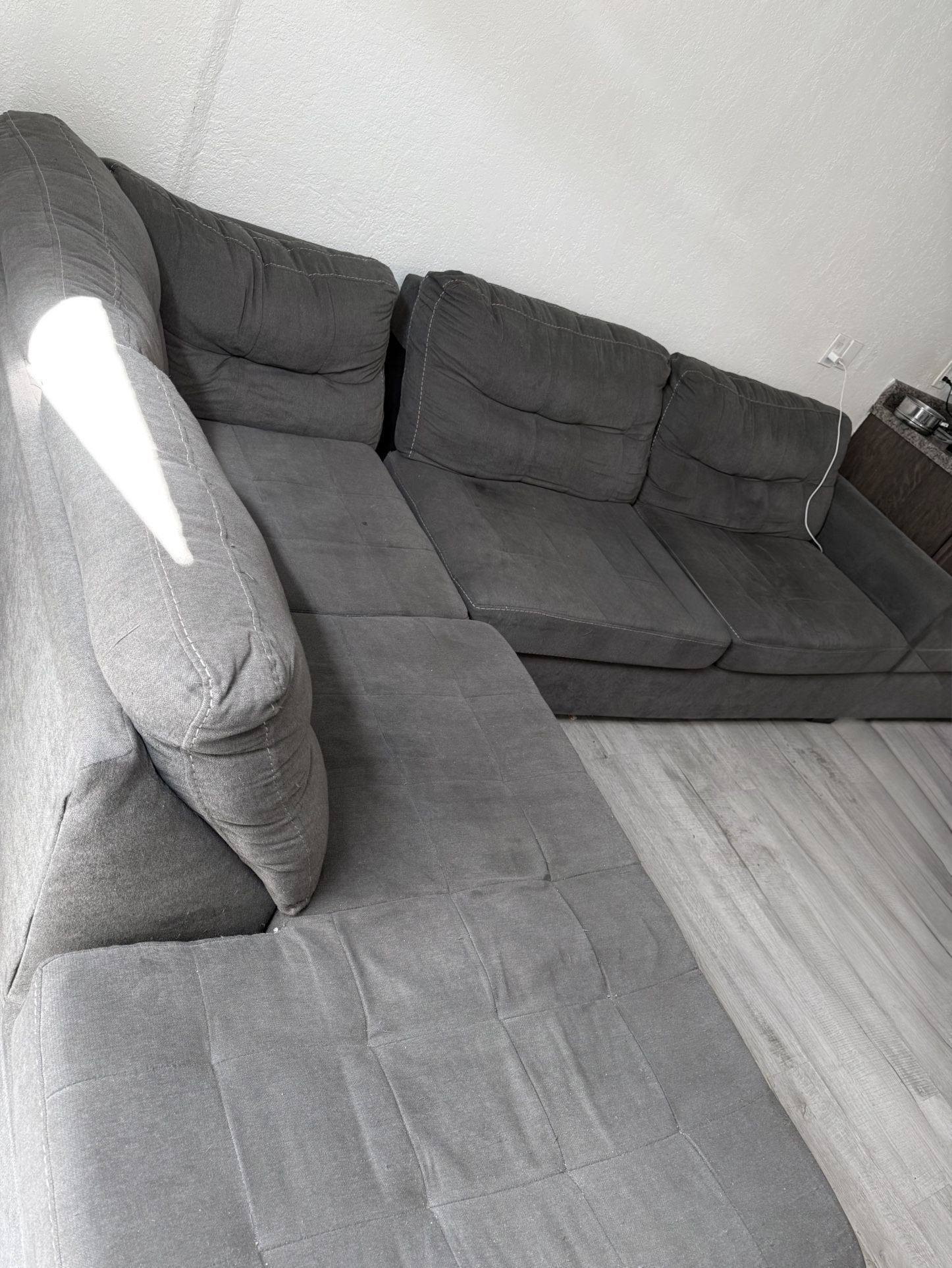 Gray L-Shaped Sectional Sofa with Chaise - Modern & Cozy