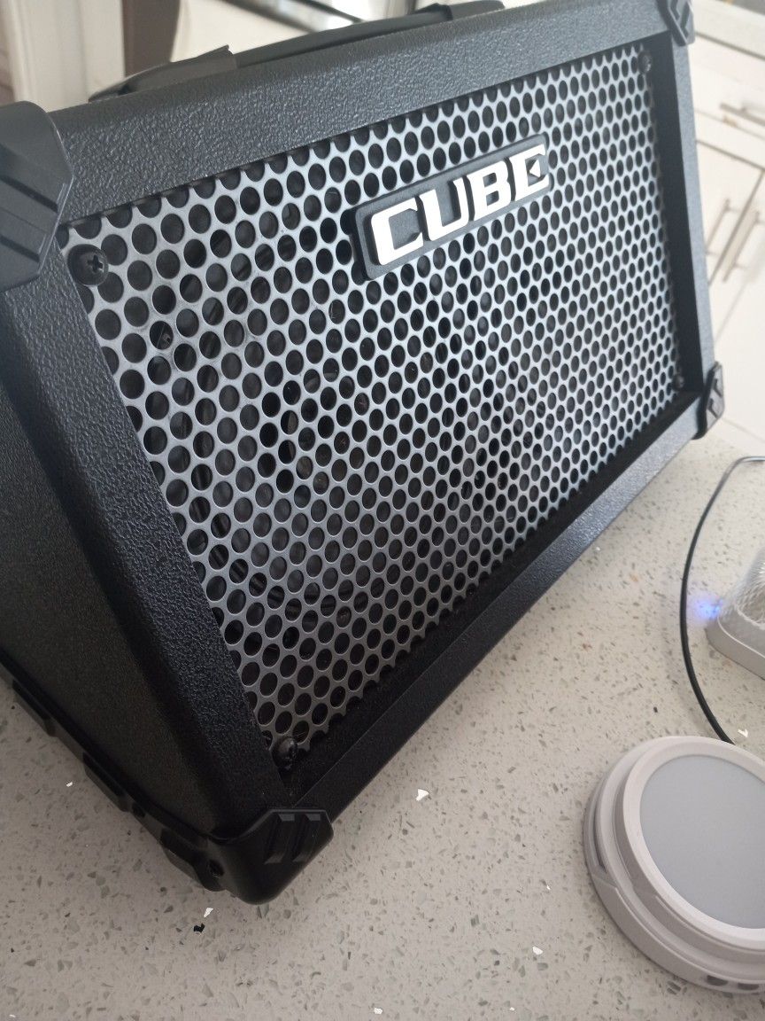 Roland Cube Street Combo Amp Good Condition.