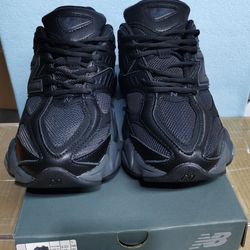 Black new balance women 7 no box