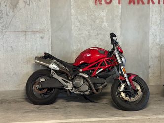2009 Ducati 696