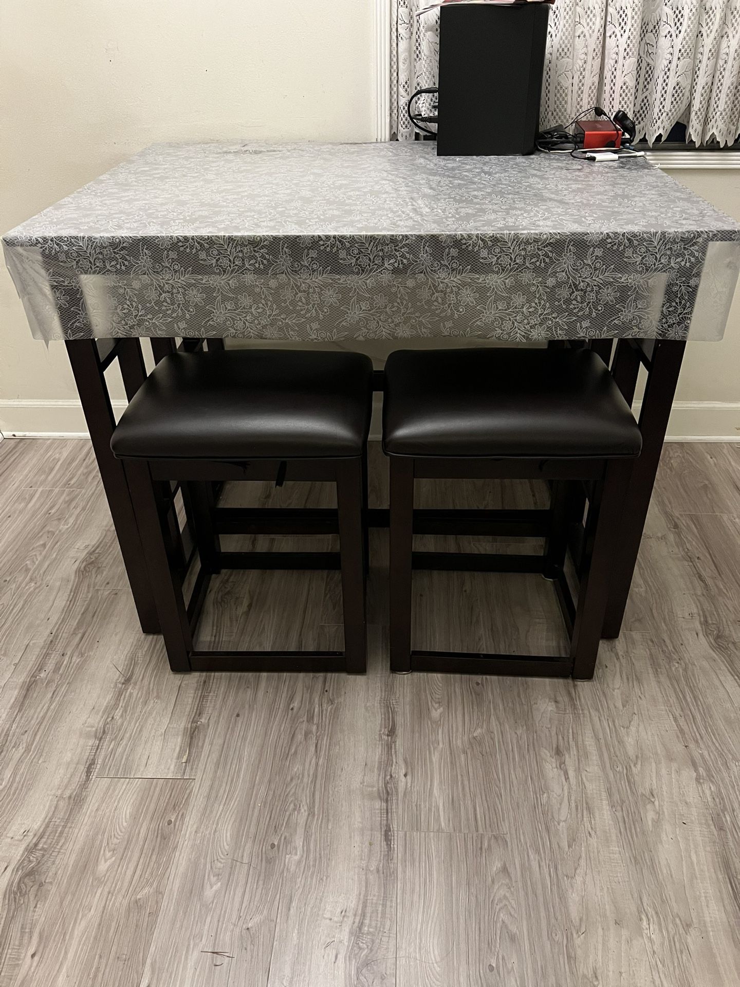 Table With 4 Stools