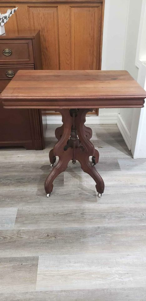 Antique Victorian Parlor / Entry Table