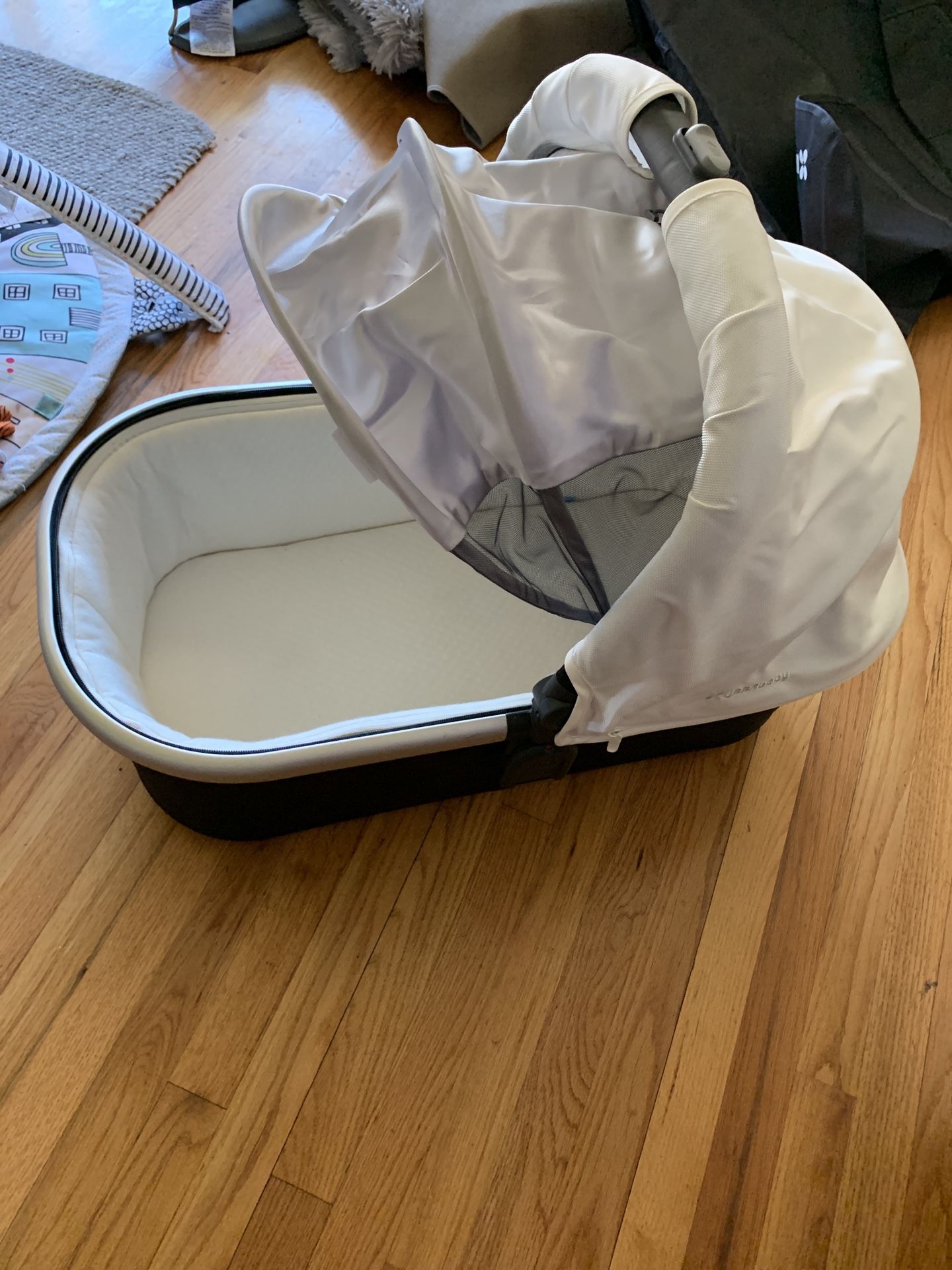 Uppa Baby Vista White Bassinet