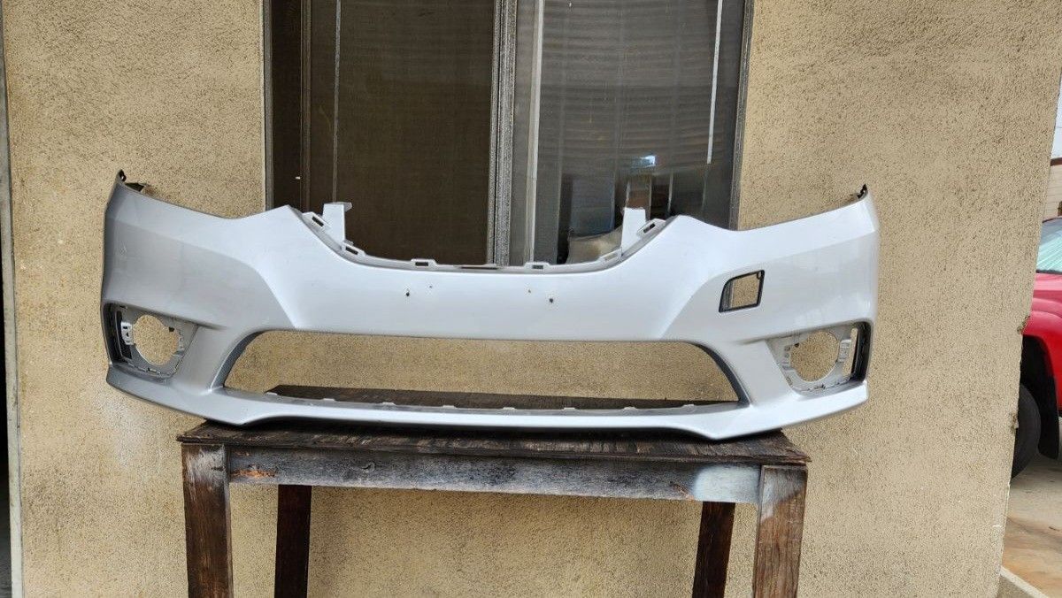 2016-2018 Nissan Sentra S/SL/SV/FE-S/SR/SR-Turbo Front Bumper. OEM