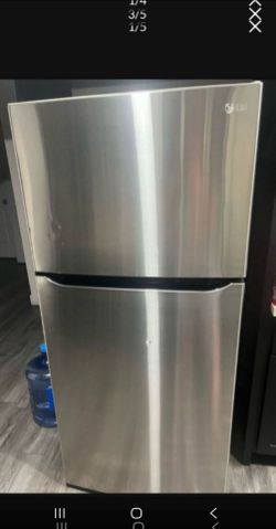 LG Stainless Steel Top-Freezer Refrigerator