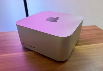 Apple M4 Max chip with 14‑core CPU, 32‑core GPU, 16‑core Neural Engine 36GB unified memory 1TB SSD storage