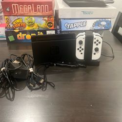 Nintendo Switch + 4 Remotes