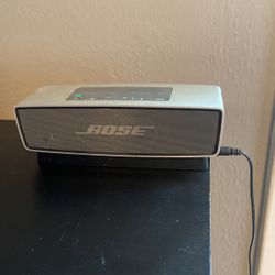 Bose soundlink mini W/ Docking Station