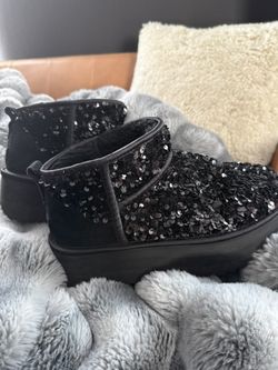 Sequin sparkly black Ugg platform booties woman’s size 10