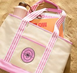 Victoria’s Secret VS canvas tote bag beige/pink Brand New  This reliable Canvas Tote is designed with a faux leather Victoria's Secret monogram patch 