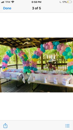 Balloon decorator and party planning