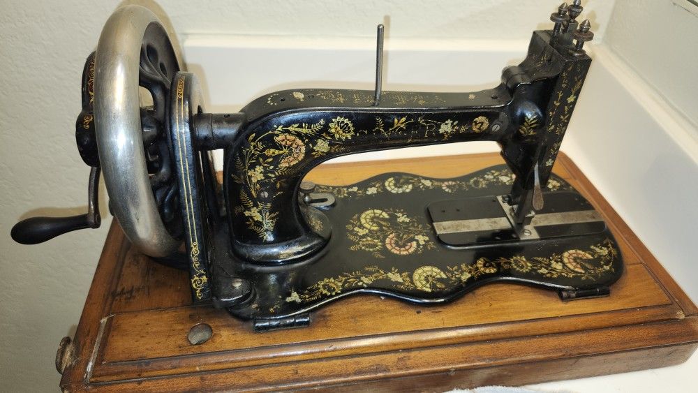 1876 Fiddle Base "New Family" Singer Sewing Machine