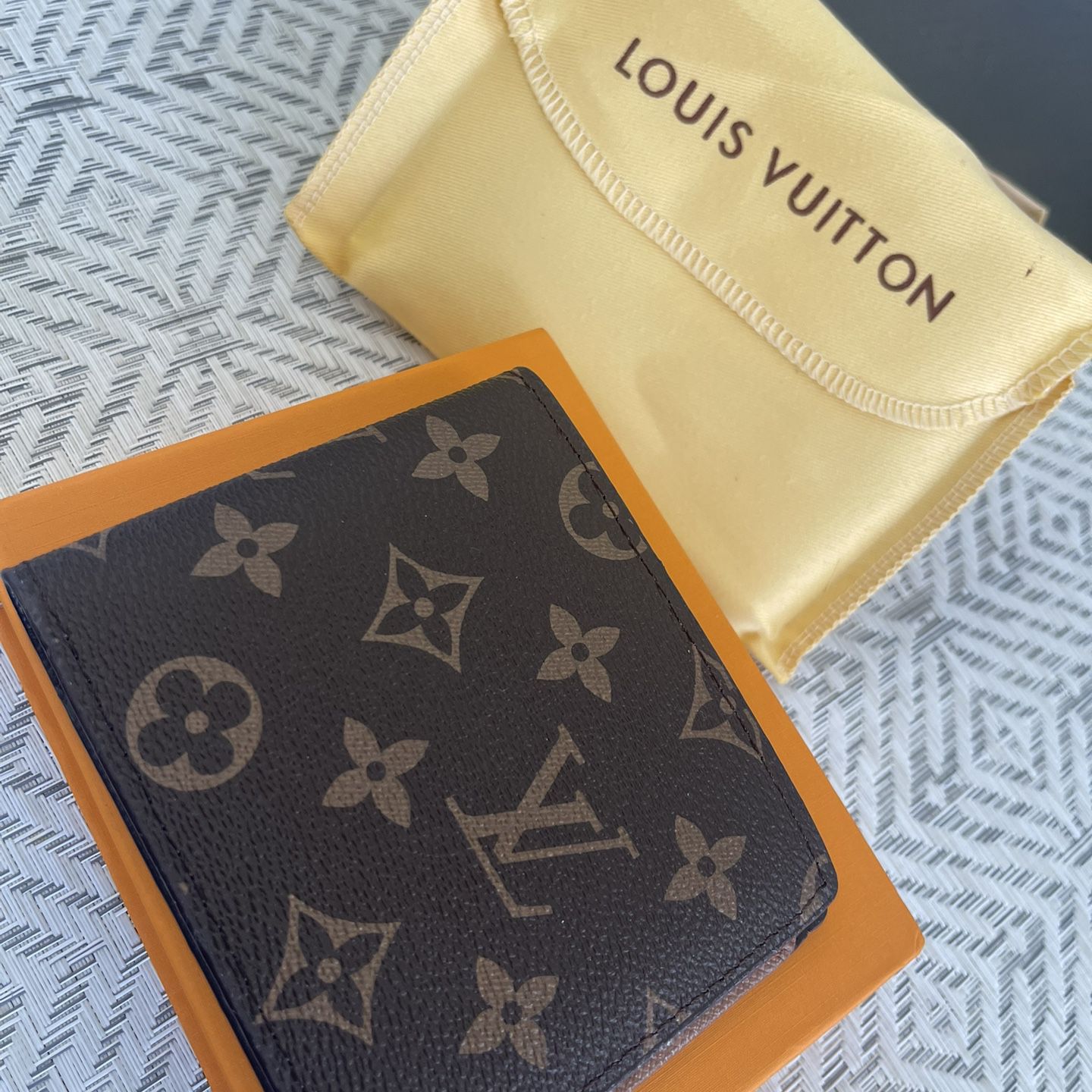 Authentic Lv wallet date code SD 0187 for Sale in Oakland, CA - OfferUp