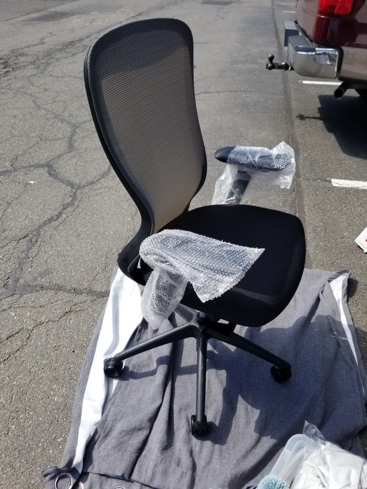 New Staples Ayalon Mesh and Fabric Task Chair Black 51505