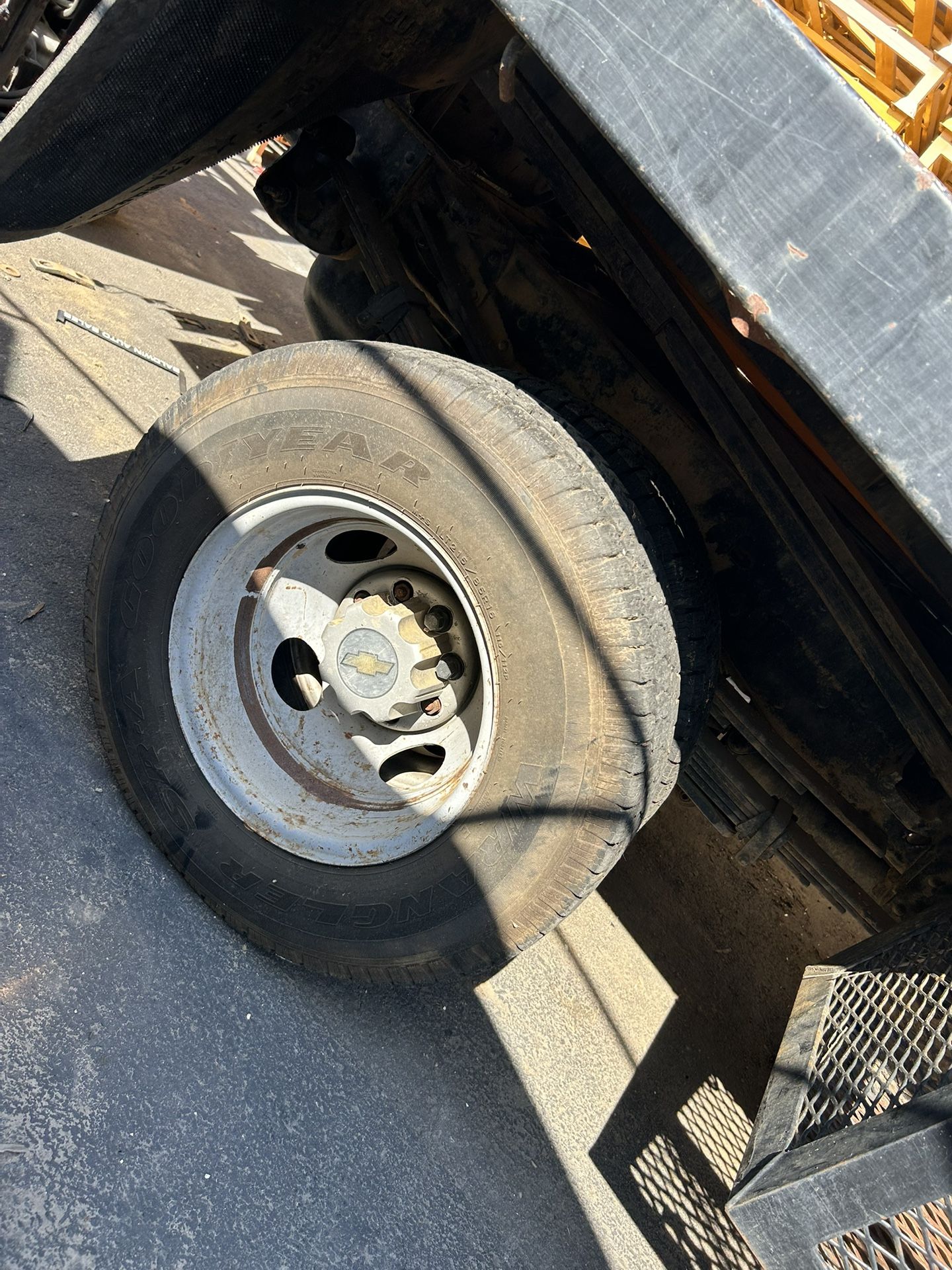 Dully Tires 215/85 R16