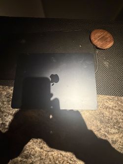 Apple Mac Book 2022 M2 Chip