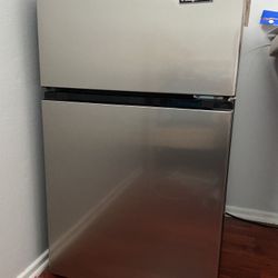 Magic Chef Small Fridge